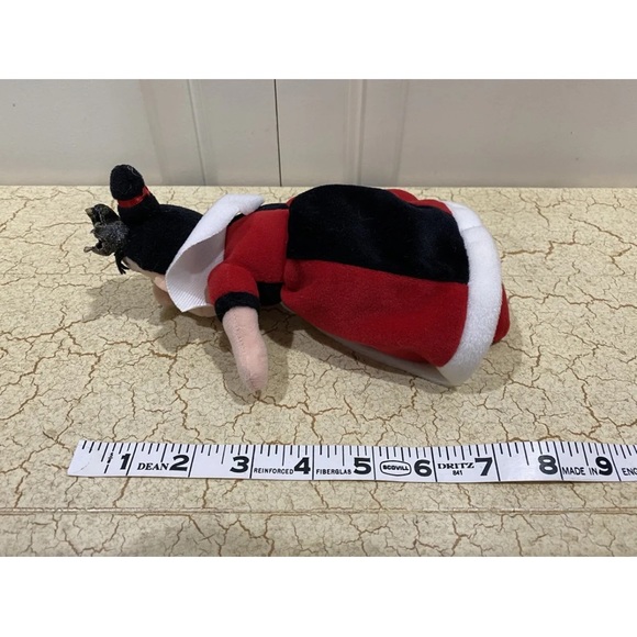 Alice In Wonderland Disney Store Plush Small Bean Bag Vintage QUEEN OF HEARTS - Picture 6 of 9